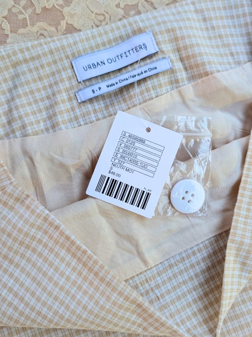 NWT Urban Outfitters yellow gingham mini skirt with side buttons size small - Picture 5 of 5